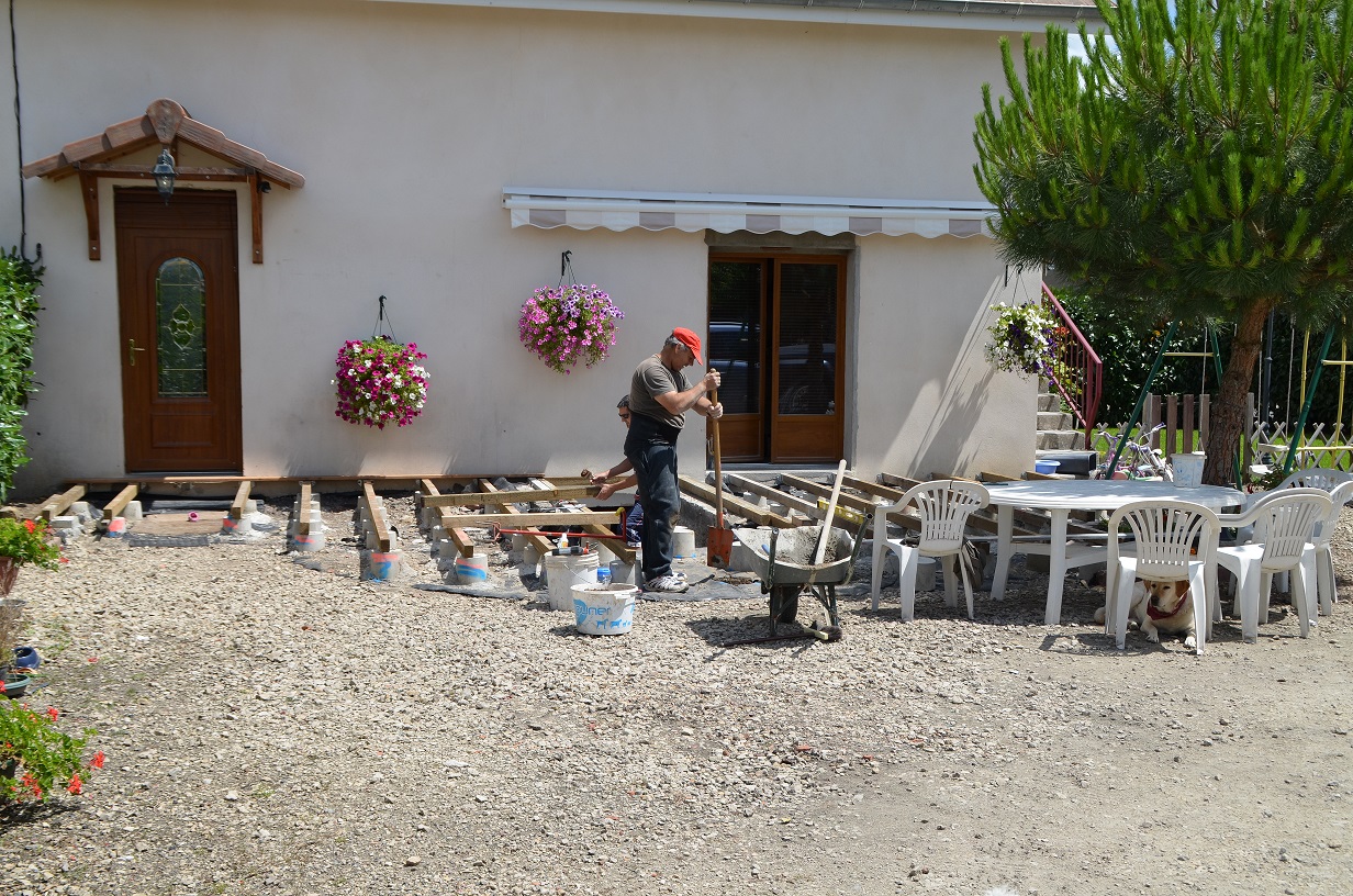 terrasse en douglas originale et fonctionnelle