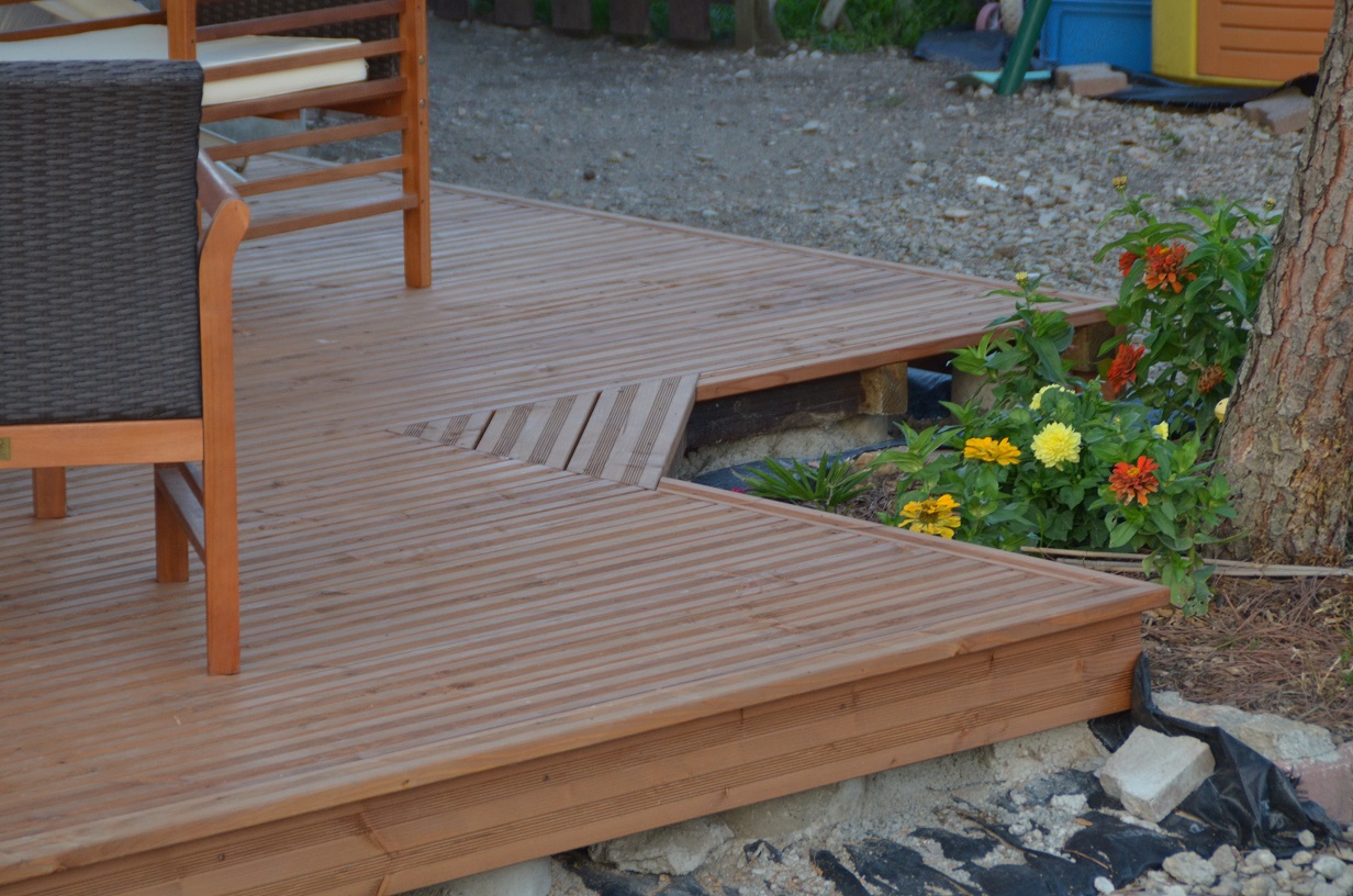 terrasse en douglas originale et fonctionnelle