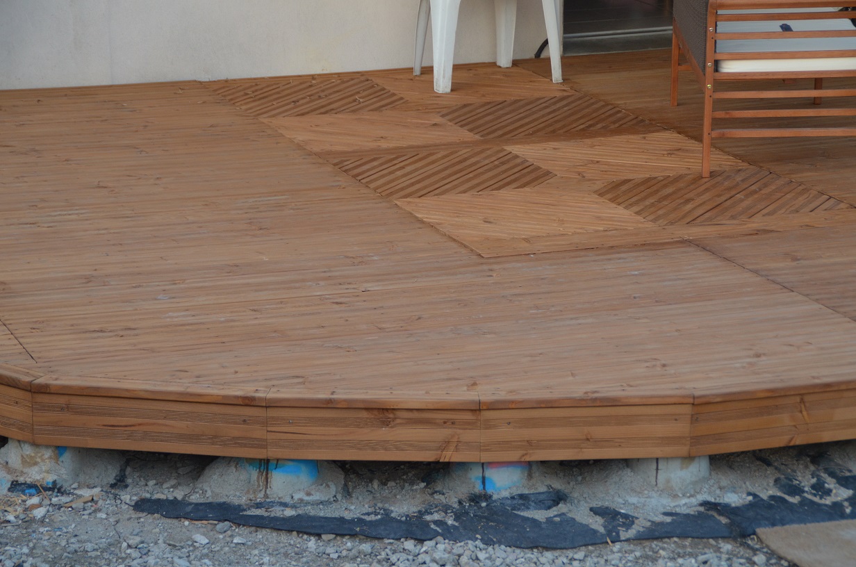 terrasse en douglas originale et fonctionnelle
