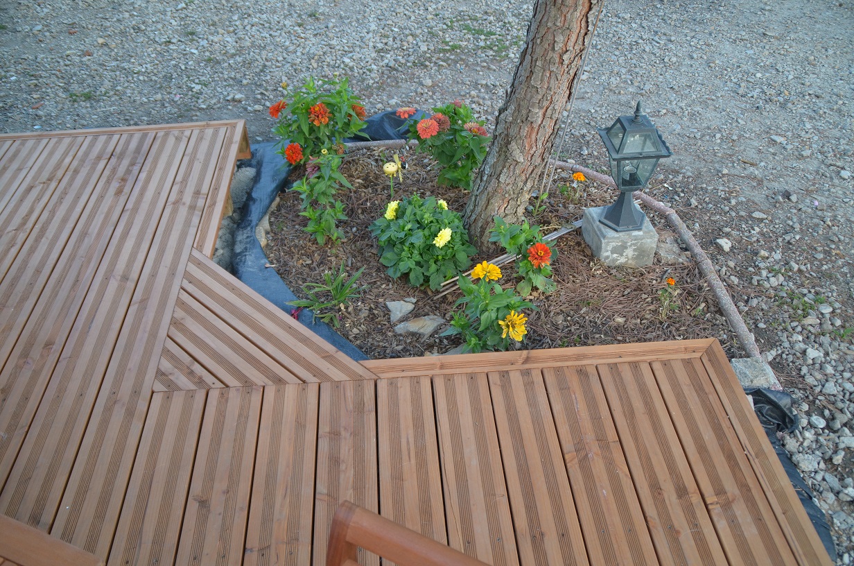 terrasse en douglas originale et fonctionnelle
