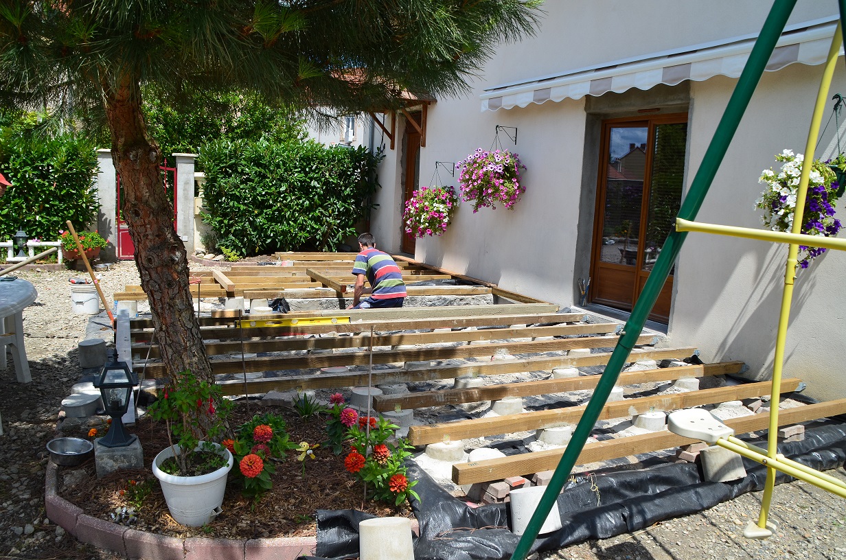 terrasse en douglas originale et fonctionnelle